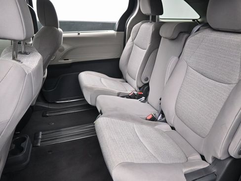 Used 2024 Toyota Sienna LE image 26