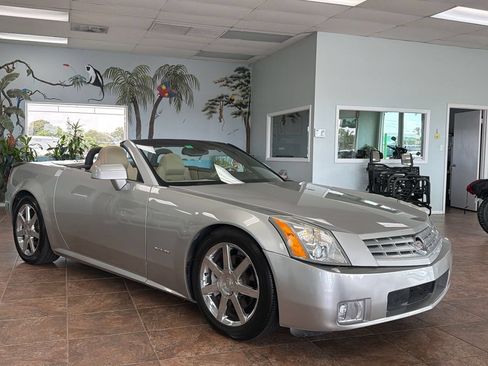 Used 2008 Cadillac XLR RWD image 7