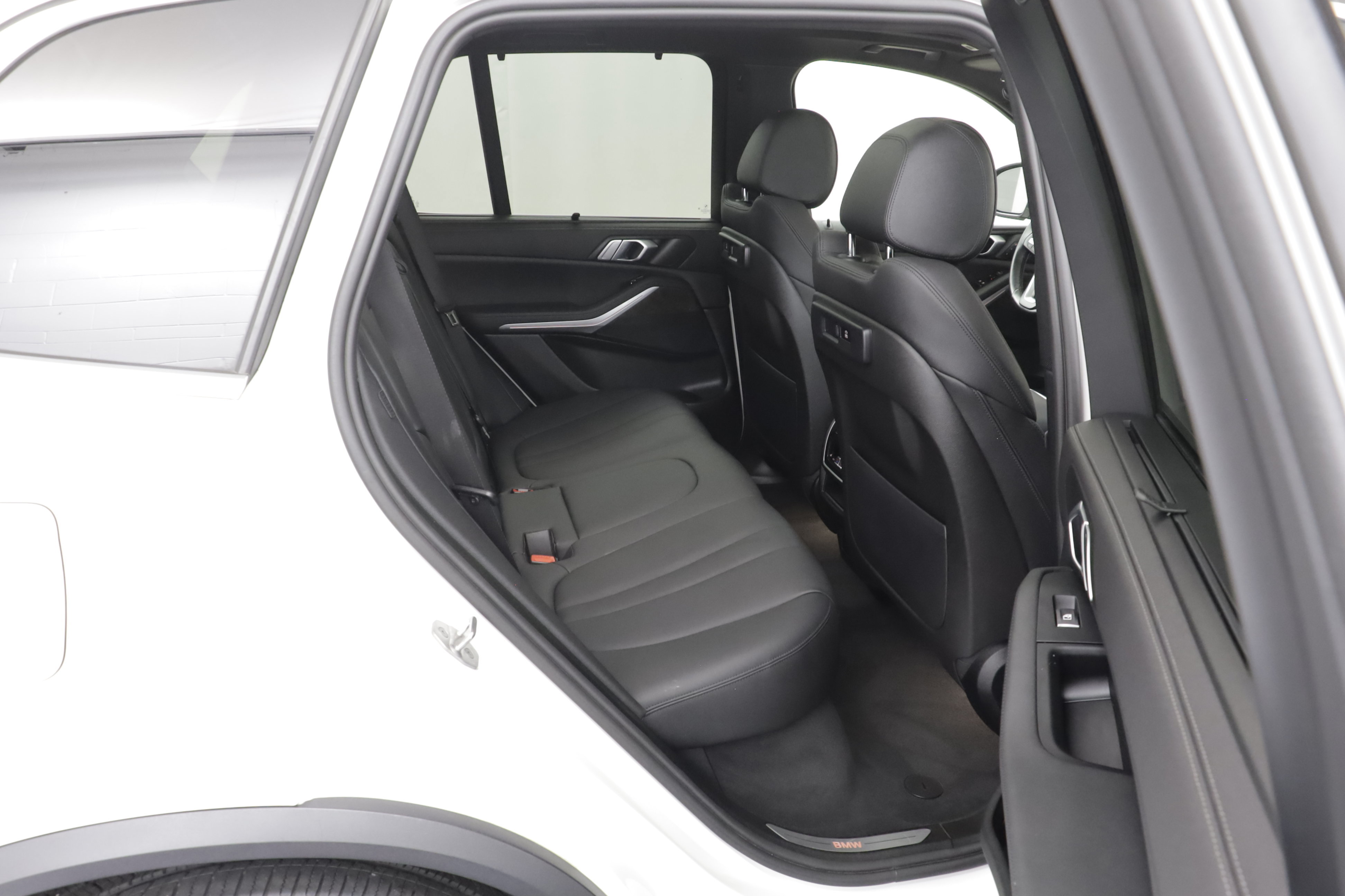 Used 2022 BMW X5 xDrive40i w/ Premium Package AWD/4WD image 24
