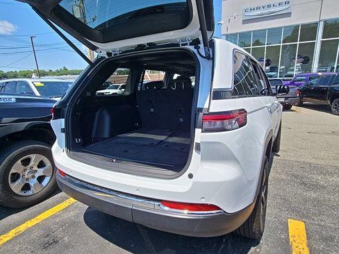 Certified 2025 Jeep Grand Cherokee Limited AWD/4WD image 11