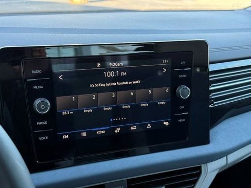 New 2026 Volkswagen Jetta SE FWD image 18