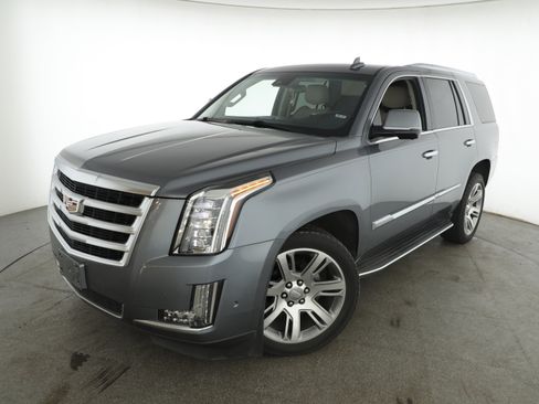 Used 2019 Cadillac Escalade Luxury image 2