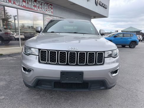Used 2017 Jeep Grand Cherokee Laredo image 4
