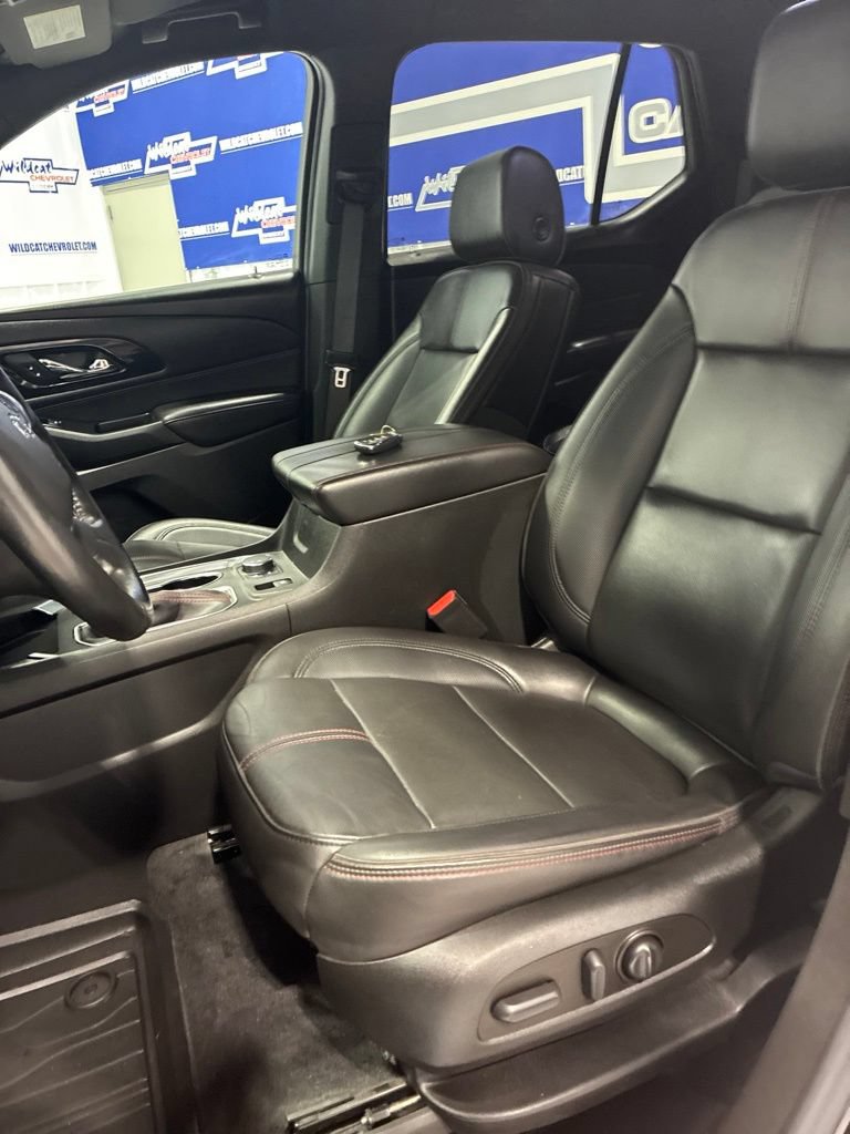 Used 2022 Chevrolet Traverse RS w/ LPO, Floor Liner Package FWD image 16