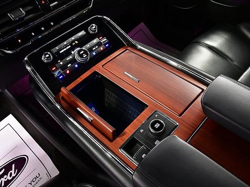 Used 2024 Lincoln Navigator Premiere image 22