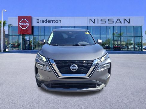 Used 2022 Nissan Rogue SV FWD image 2