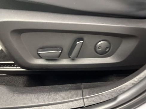 Used 2024 Mitsubishi Outlander SE image 34