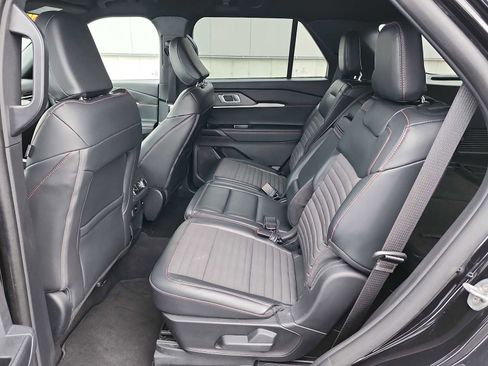 Used 2025 Ford Explorer ST-Line w/ ST-Line Street Pack image 15