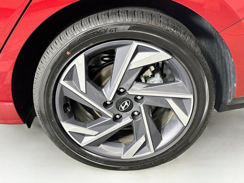 Used 2025 Hyundai Elantra Limited image 11