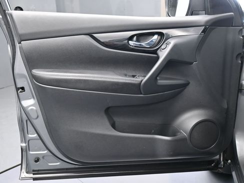 Used 2021 Nissan Rogue Sport SV image 27