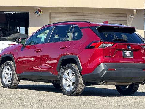 Used 2021 Toyota RAV4 LE AWD/4WD image 8