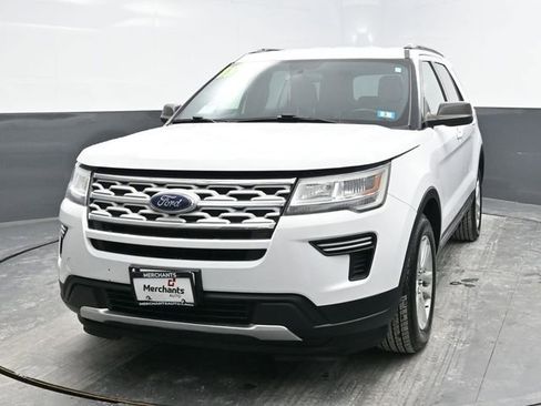 Used 2018 Ford Explorer XLT image 2