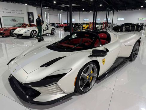 Used 2023 Ferrari Daytona SP3 image 3