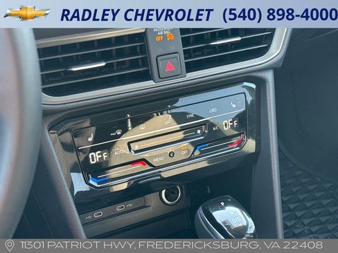 Used 2025 Volkswagen Taos SE image 10