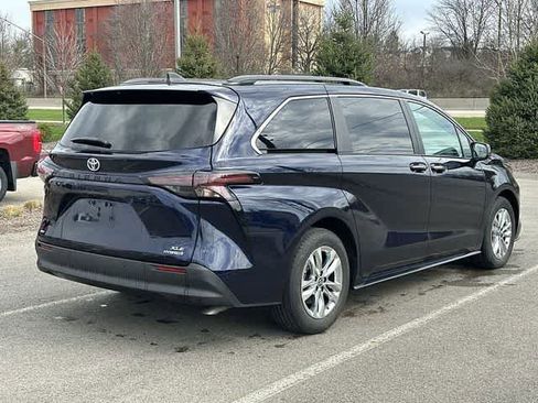 Used 2024 Toyota Sienna XLE w/ XLE Plus Package image 26