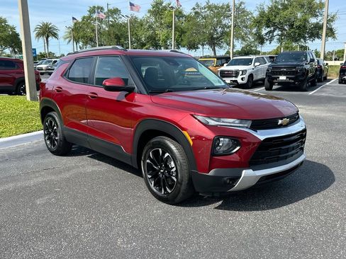 Certified 2023 Chevrolet TrailBlazer LT w/ Convenience Package FWD image 3