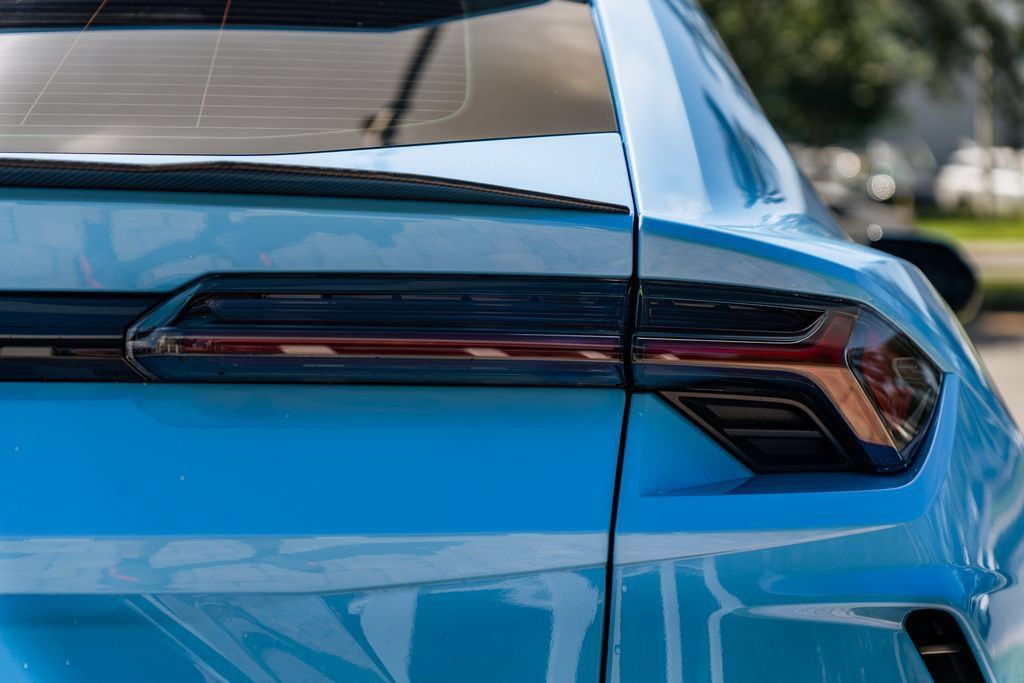 Used 2022 Lamborghini Urus AWD/4WD image 12