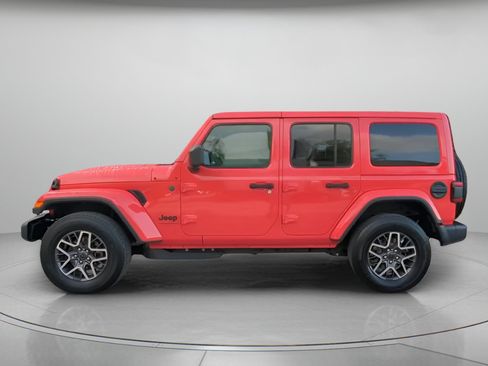 Used 2026 Jeep Wrangler Unlimited Sahara AWD/4WD image 14