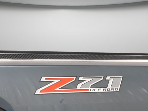 Used 2017 Chevrolet Colorado Z71 AWD/4WD image 32