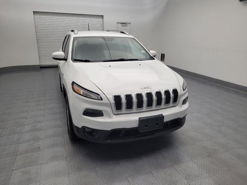 Used 2018 Jeep Cherokee Latitude Plus w/ Comfort/Convenience Group AWD/4WD image 14