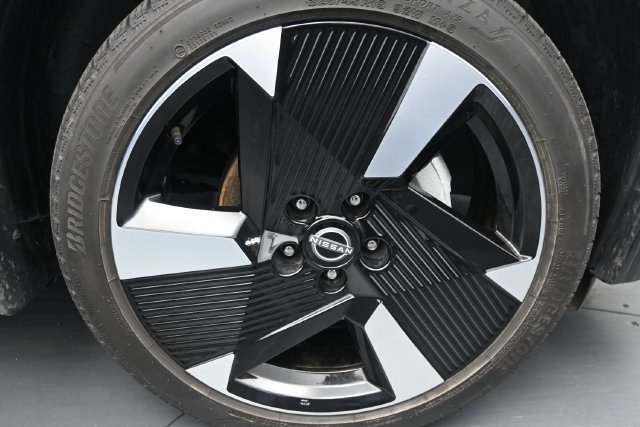 Certified 2025 Nissan Kicks SR AWD/4WD image 9