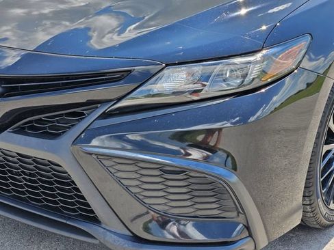 Used 2022 Toyota Camry SE w/ Convenience Package FWD image 9