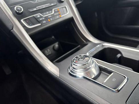 Used 2020 Ford Fusion SE FWD image 23
