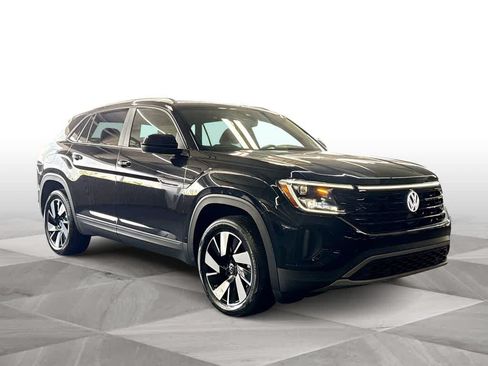 Used 2026 Volkswagen Atlas Cross Sport SE FWD image 2