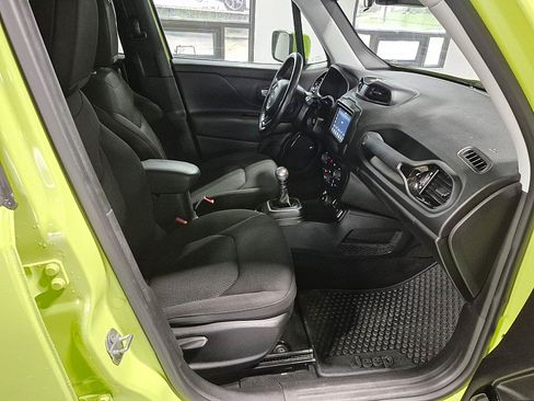 Used 2018 Jeep Renegade Altitude AWD/4WD image 18