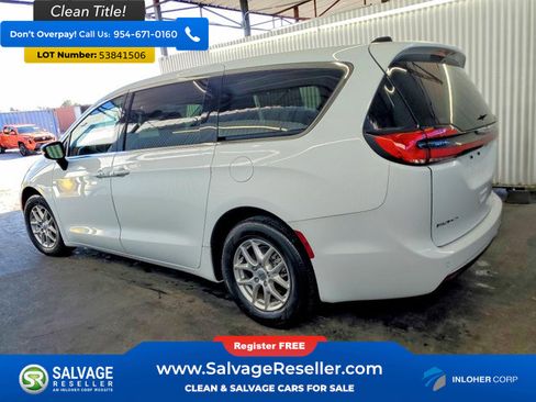 Used 2024 Chrysler Pacifica Touring-L FWD image 3