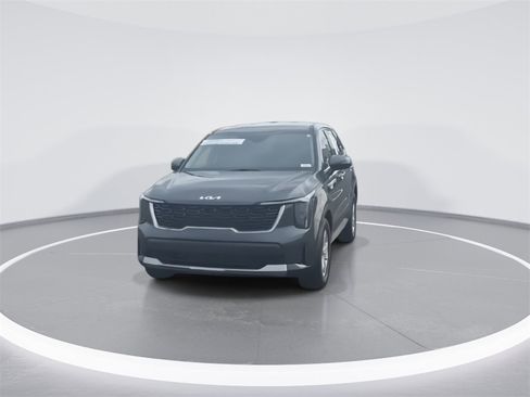 Certified 2025 Kia Sorento LX image 3
