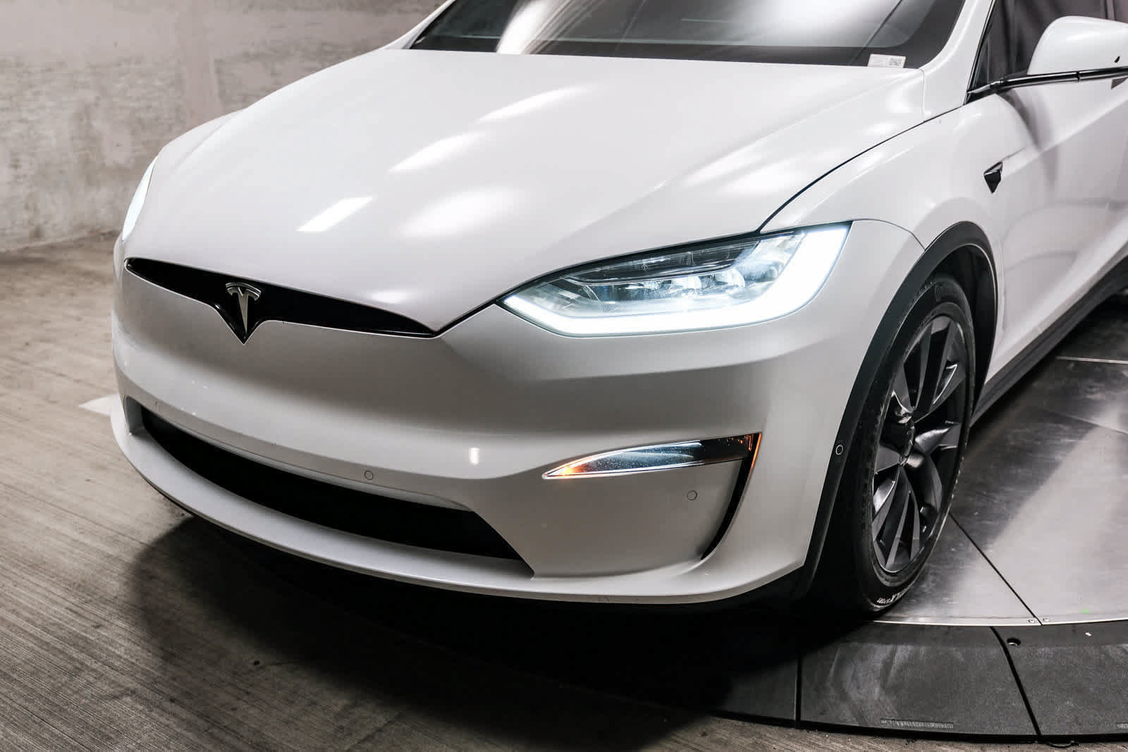 Used 2023 Tesla Model X AWD/4WD image 8