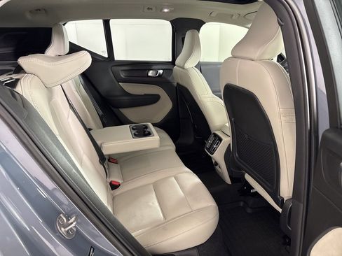 Used 2023 Volvo XC40 B4 Ultimate w/ Protection Package Premier image 42