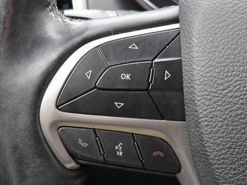 Used 2019 Jeep Grand Cherokee Altitude AWD/4WD image 9