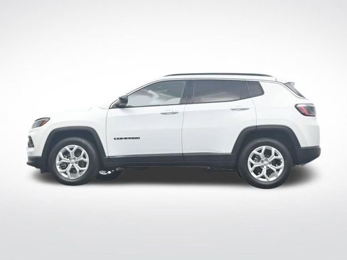 Used 2024 Jeep Compass Latitude AWD/4WD image 37