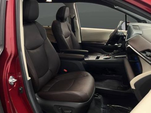 Used 2024 Toyota Sienna Platinum image 32