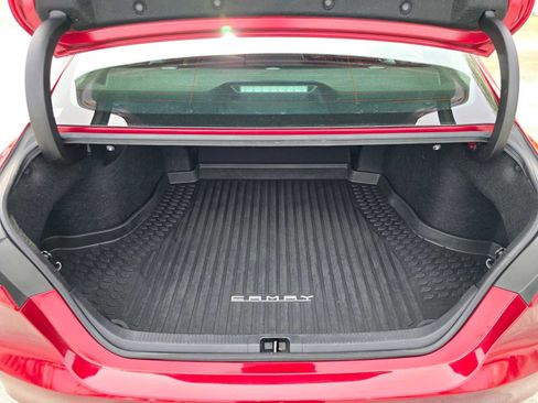 Used 2018 Toyota Camry XLE image 16