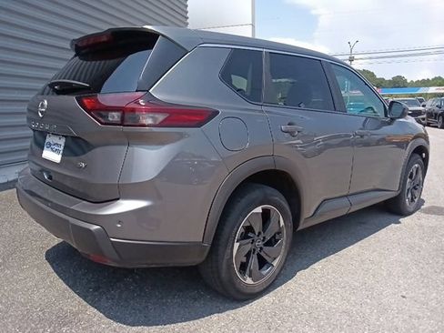 Used 2024 Nissan Rogue SV FWD image 3