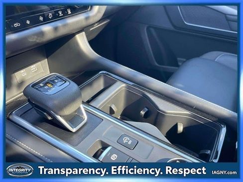 Certified 2025 Nissan Pathfinder SL w/ SL Premium Package image 32