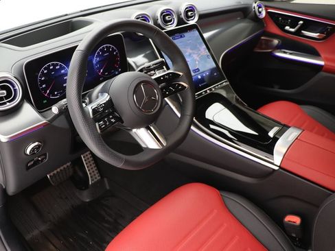 Used 2025 Mercedes-Benz GLC 300 4MATIC image 18