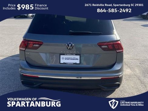 Used 2023 Volkswagen Tiguan SE w/ Panoramic Sunroof Package image 4