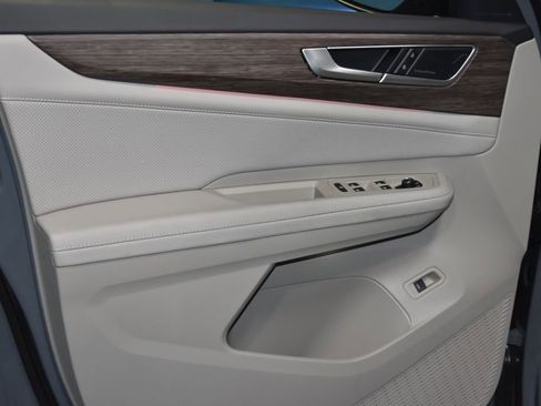 Certified 2025 Volkswagen Atlas SEL Premium R-Line image 4