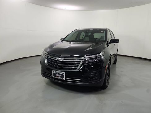 Used 2023 Chevrolet Equinox LS w/ LS Convenience Package AWD/4WD image 3