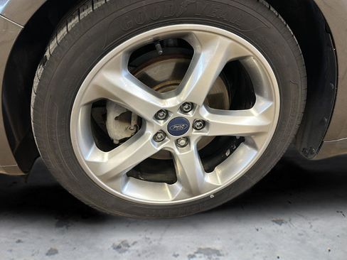 Used 2016 Ford Fusion SE w/ Equipment Group 201A FWD image 3