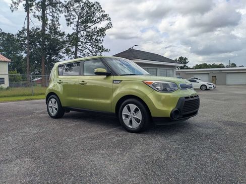 Used 2015 Kia Soul FWD image 2