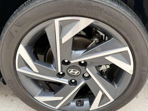 Used 2024 Hyundai Elantra Limited FWD image 11