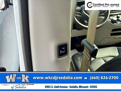 Certified 2023 Chrysler Pacifica Touring-L FWD image 24