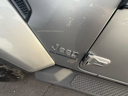 Used 2020 Jeep Gladiator Overland image 10