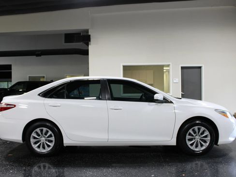 Used 2016 Toyota Camry LE FWD image 2
