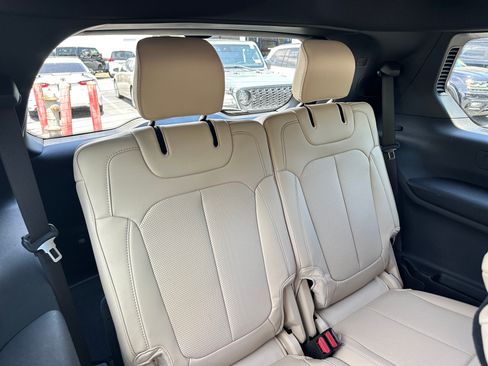 Used 2025 Jeep Grand Cherokee L Limited w/ Luxury Tech Group II AWD/4WD image 20